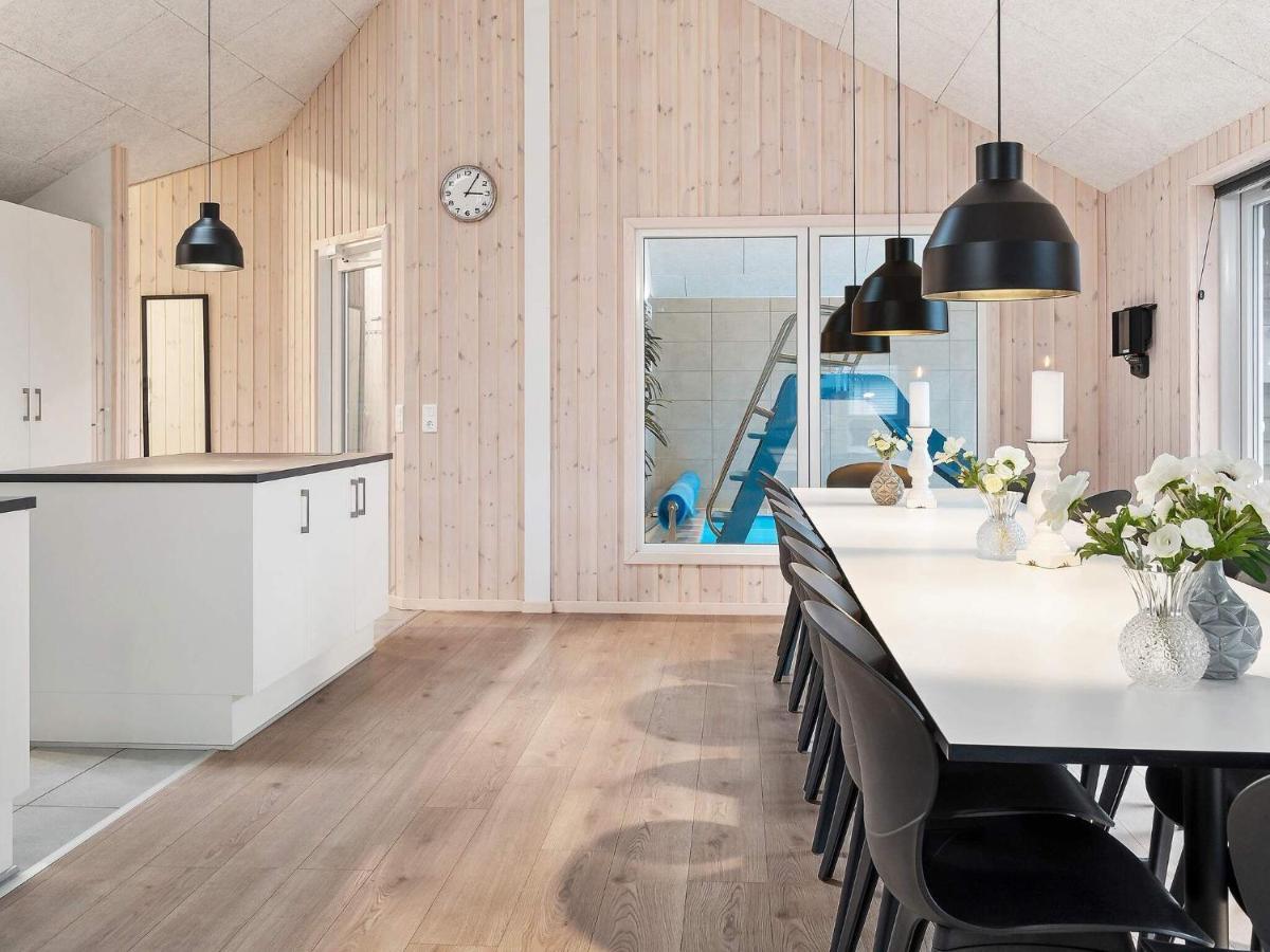 18 Person Holiday Home In Hasselberg Капелн Екстериор снимка