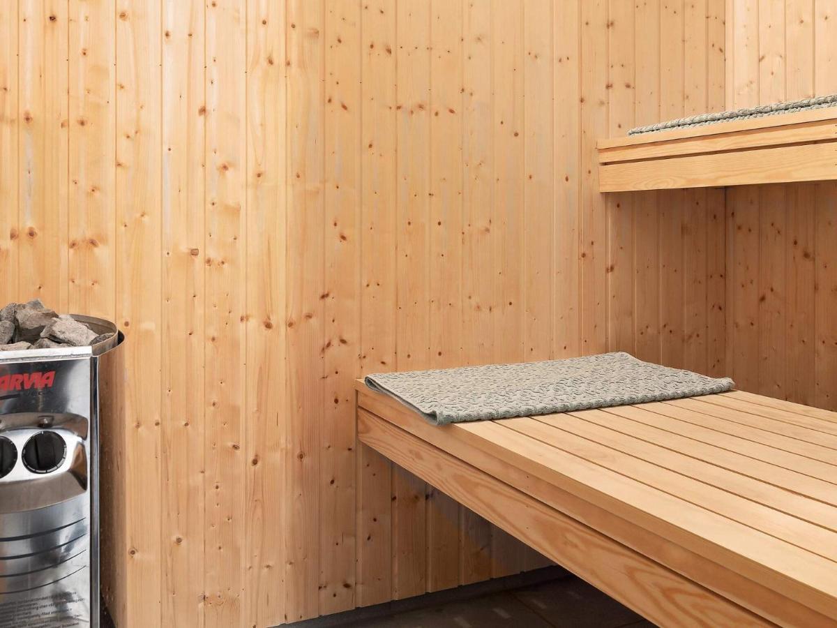 18 Person Holiday Home In Hasselberg Капелн Екстериор снимка
