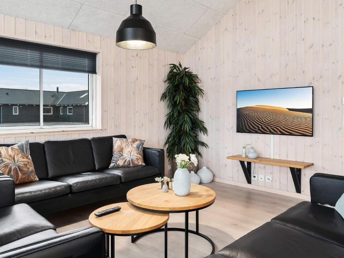 18 Person Holiday Home In Hasselberg Капелн Екстериор снимка