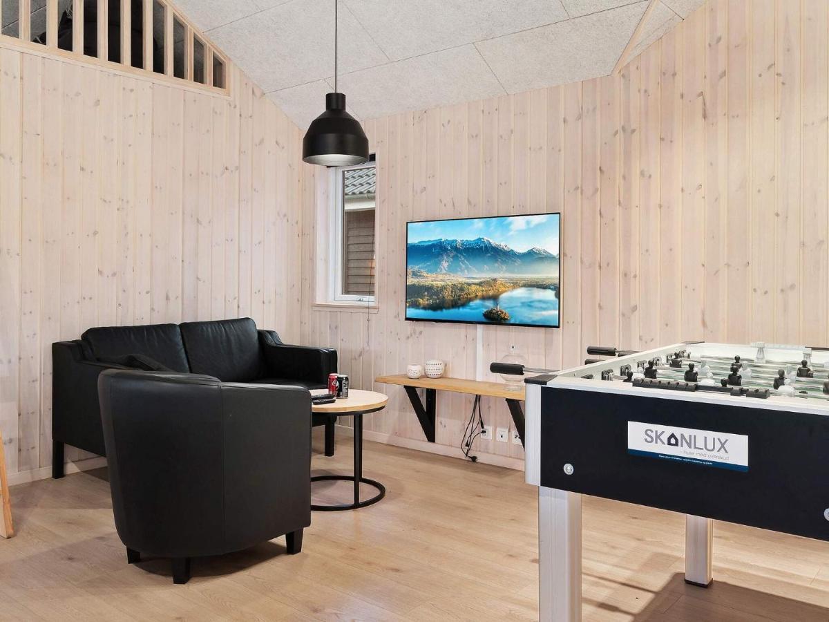 18 Person Holiday Home In Hasselberg Капелн Екстериор снимка